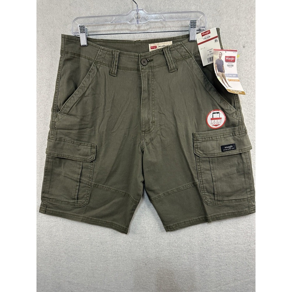 NWT Wrangler Relaxed Fit Cargo Shorts Men's 32 Green Hits At The Knee